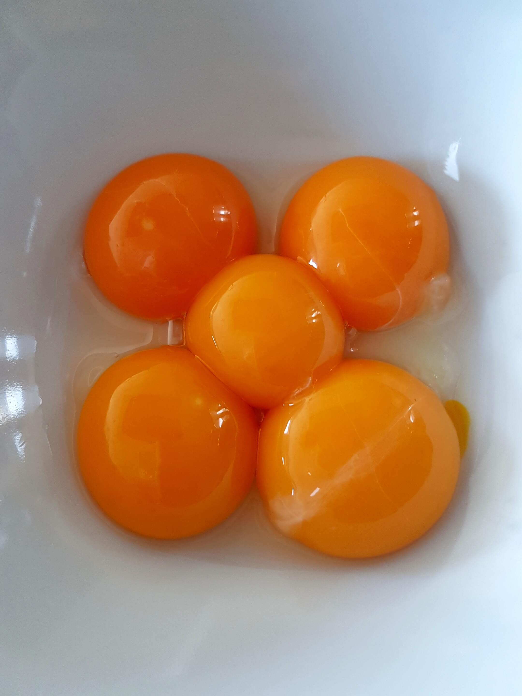 Fünf Eier trennen